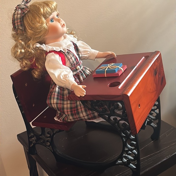 Pleasant Company, American Girl Doll School Desk